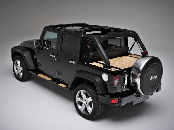 Jeep Wrangler Nautic Blanche Nautic Noir al Salone nautico di Parigi