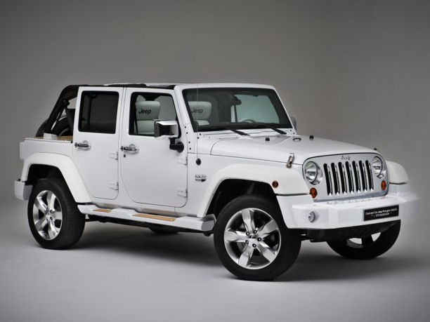 Jeep Wrangler Nautic Blanche Nautic Noir al Salone nautico di Parigi