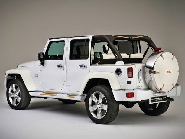 Jeep Wrangler Nautic Blanche Nautic Noir al Salone nautico di Parigi