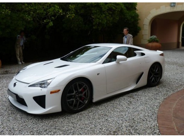 Lexus LFA provata su strada per i lettori di Veraclasse