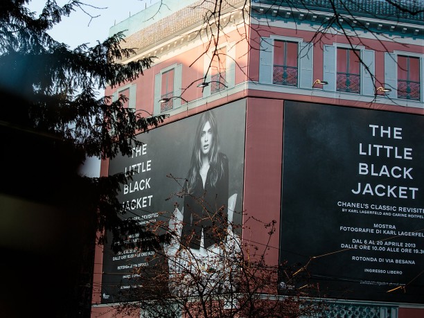 Mostra Chanel The Little Black Jacket a Milano