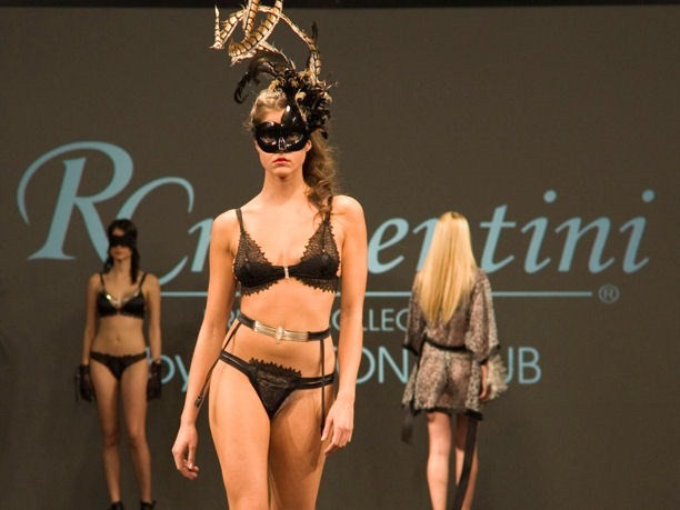 Sfilate intimo collezione 2011